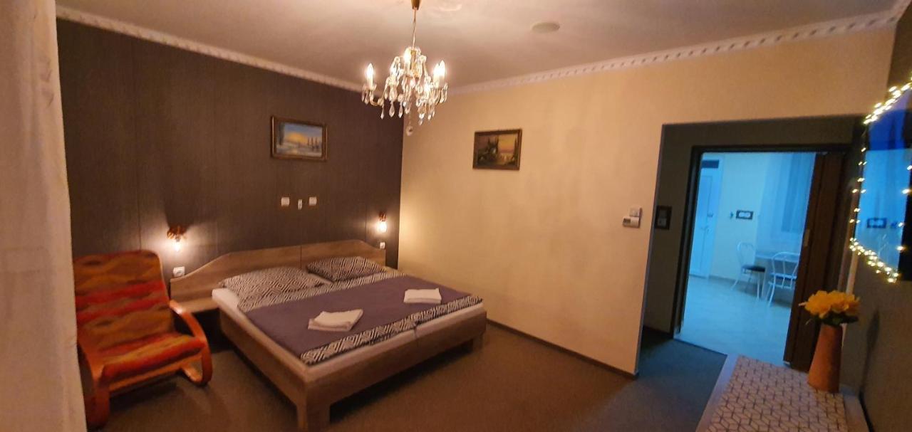 Szlavi Apartman Baja Exteriör bild