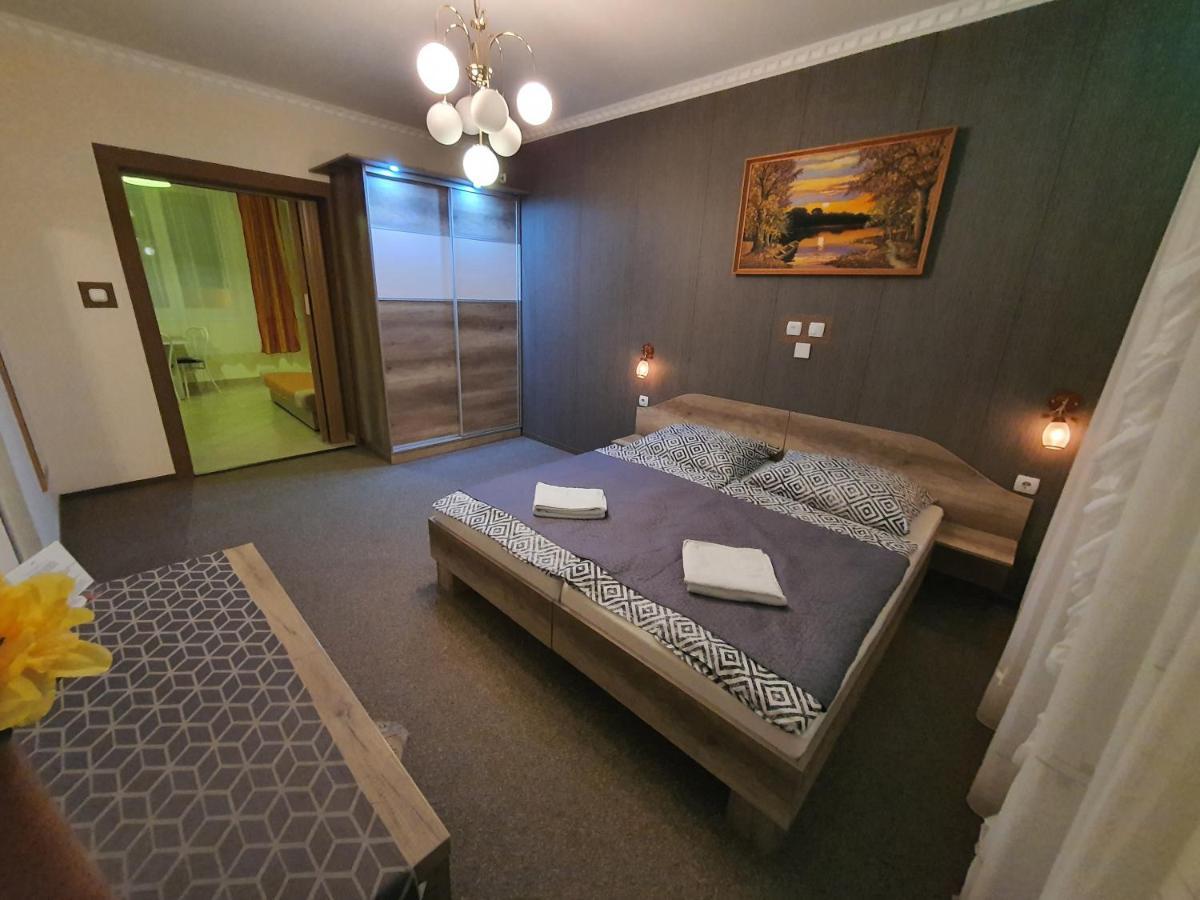 Szlavi Apartman Baja Exteriör bild