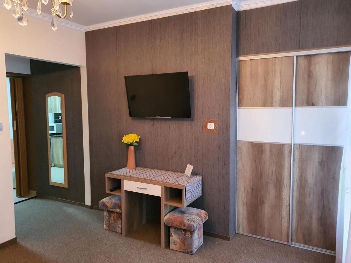 Szlavi Apartman Baja Exteriör bild