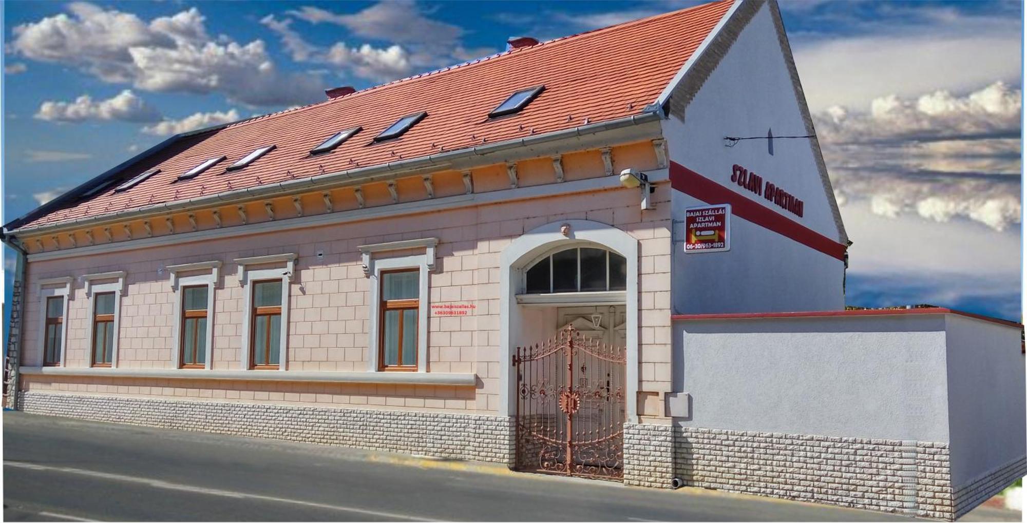 Szlavi Apartman Baja Exteriör bild