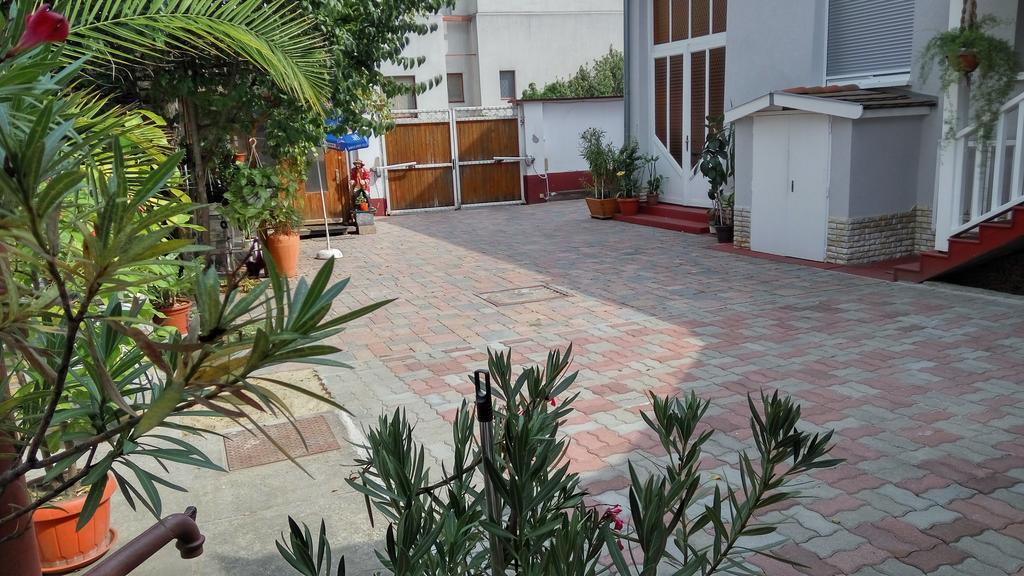 Szlavi Apartman Baja Exteriör bild