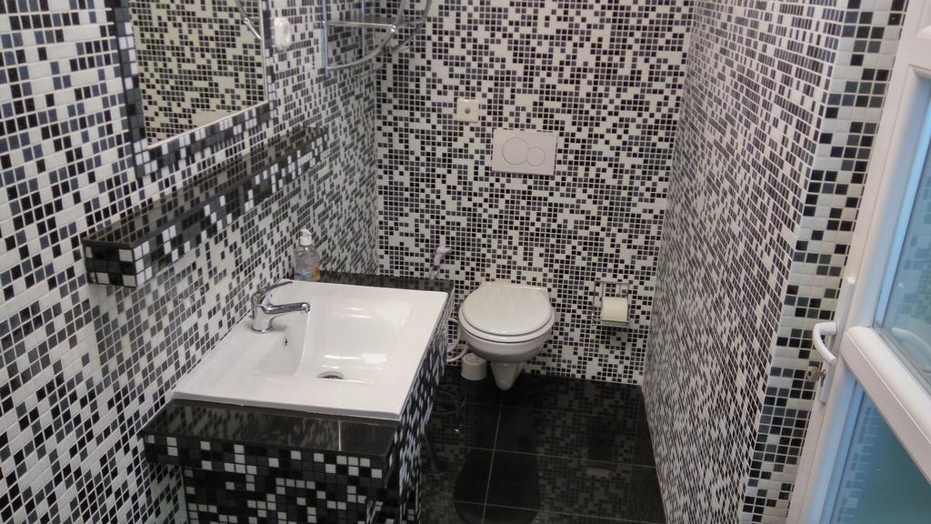 Szlavi Apartman Baja Exteriör bild