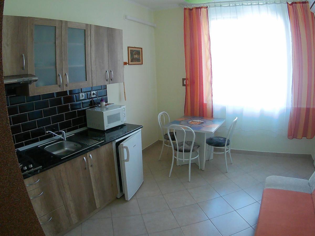 Szlavi Apartman Baja Exteriör bild