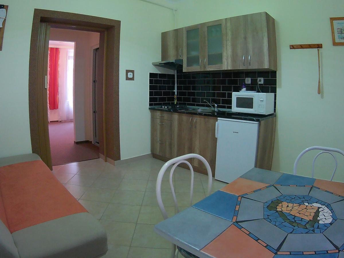Szlavi Apartman Baja Exteriör bild