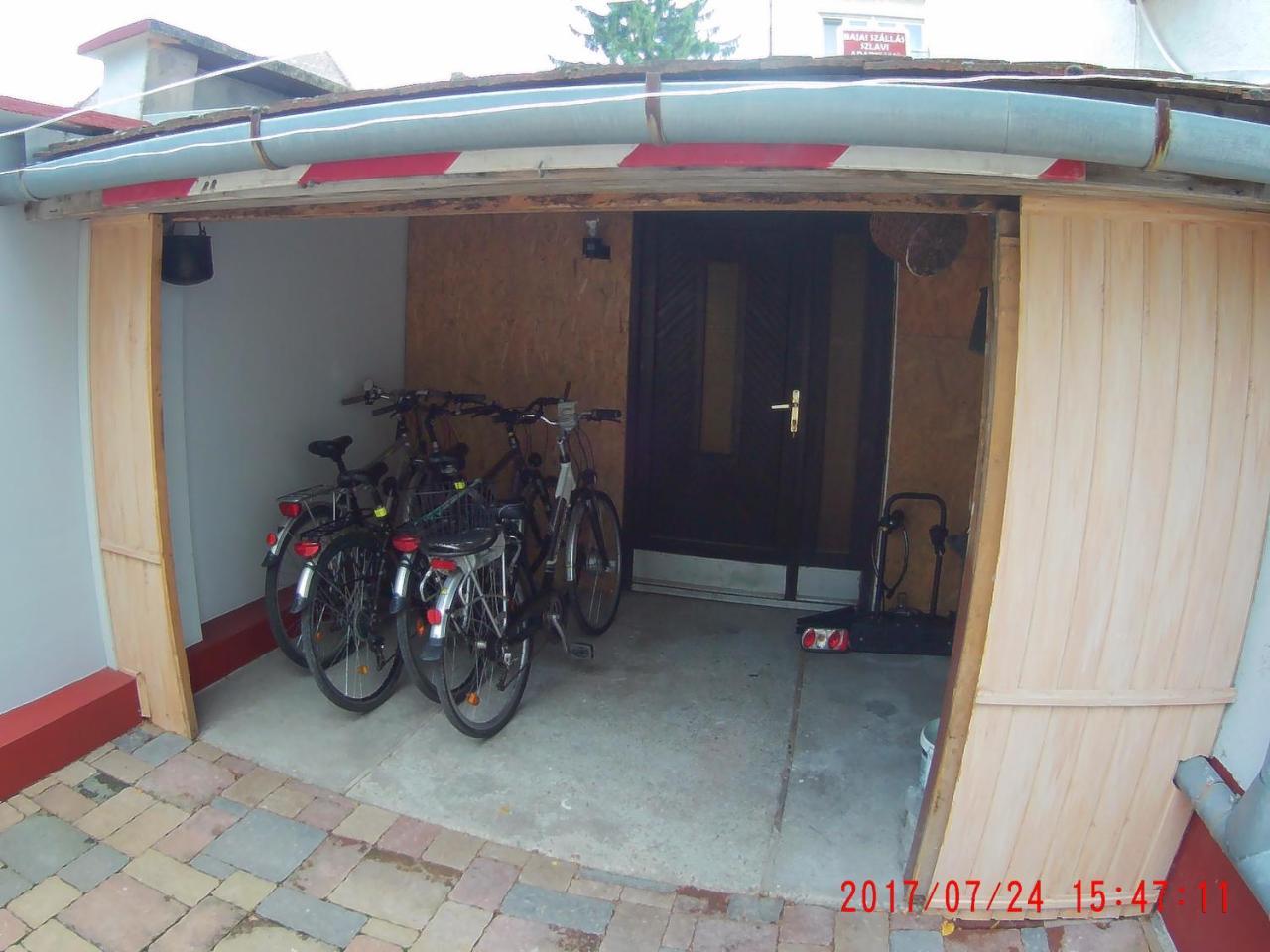Szlavi Apartman Baja Exteriör bild